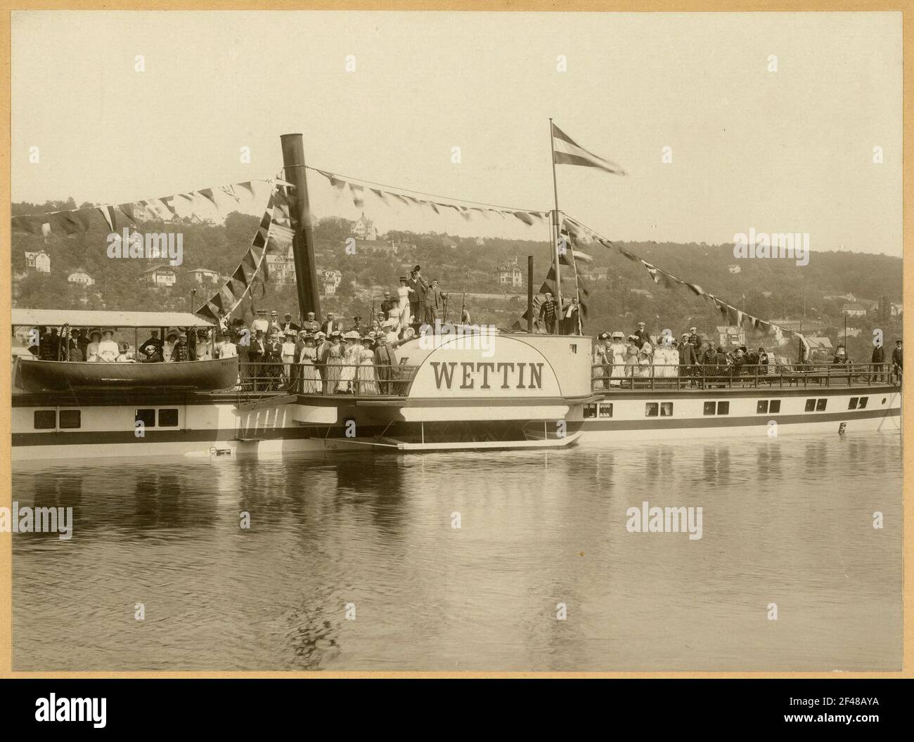 Persönliche Spritzer 'Wettin' an der Elbe in Fahrt stromaufwärts Stockfoto