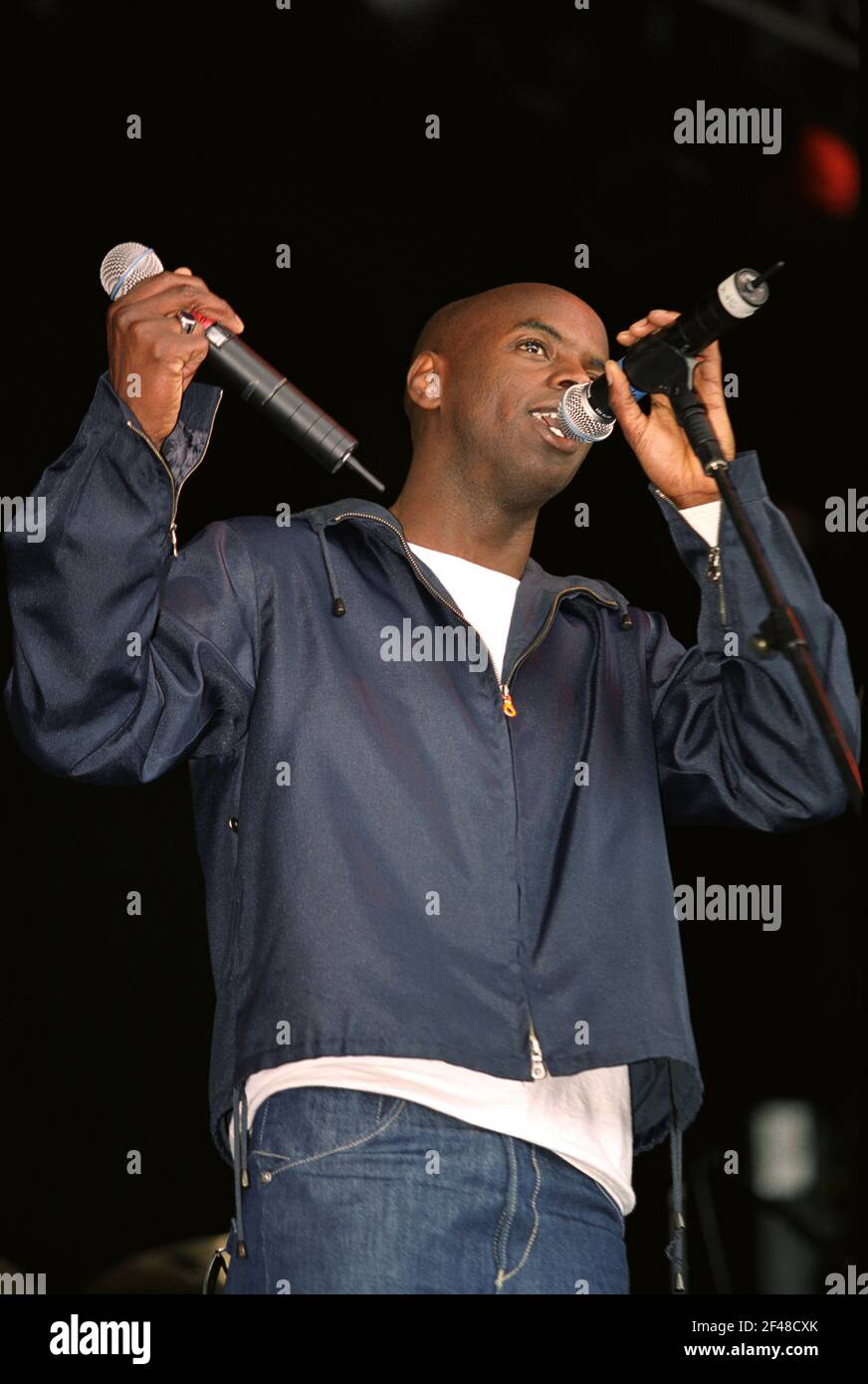 Trevor Nelson auf der Bühne beim Konzert "The Jam in the Park", das im Finsbury Park, London, Großbritannien, stattfand. 17th. Juni 2001 Stockfoto