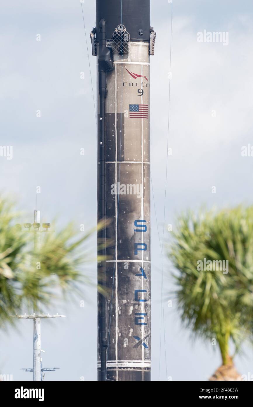 SpaceX Falcon 9 Raketenverstärker in Port Canaveral, FL am 18. März 2021. Stockfoto