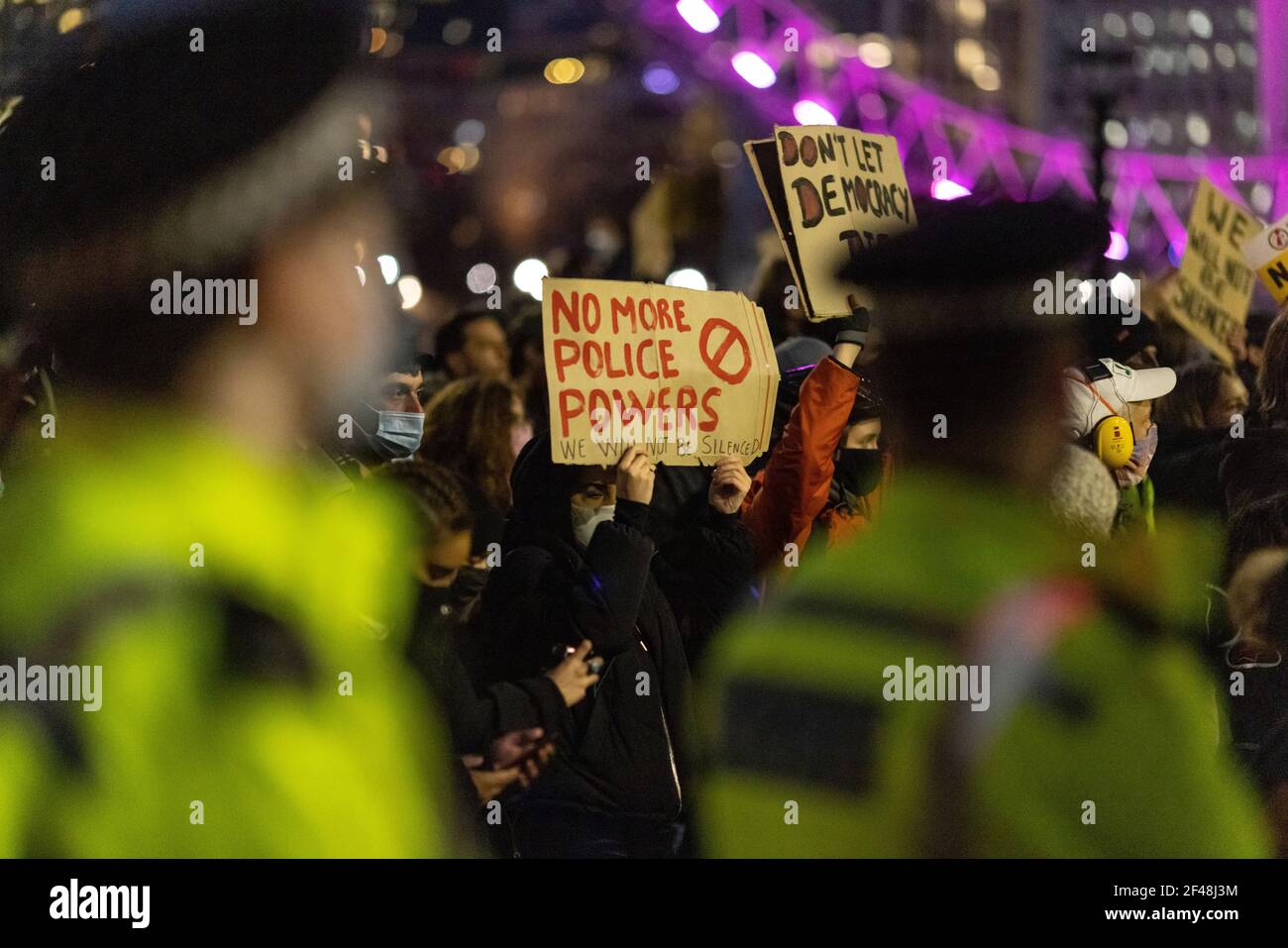 New Scotland Yard, Westminster, London, 15. März 2021 - 'Kill the Bill' Protest gegen neue Polizeigesetzgebung und Unterdrückung von Frauen. Stockfoto