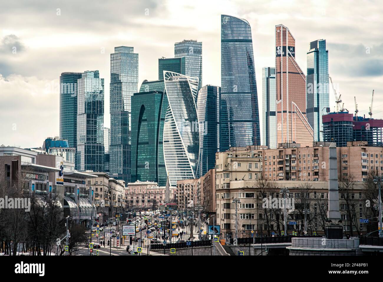 MOSKAU, RUSSLAND - 19. März 2021: Business Center in Moskau City anzeigen. Hochwertige Fotos Stockfoto