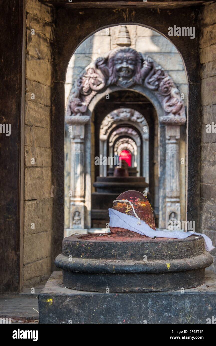 Lingam an den Pashupatinath Hindu Tempeln in Kathmandu, Nepal Stockfoto