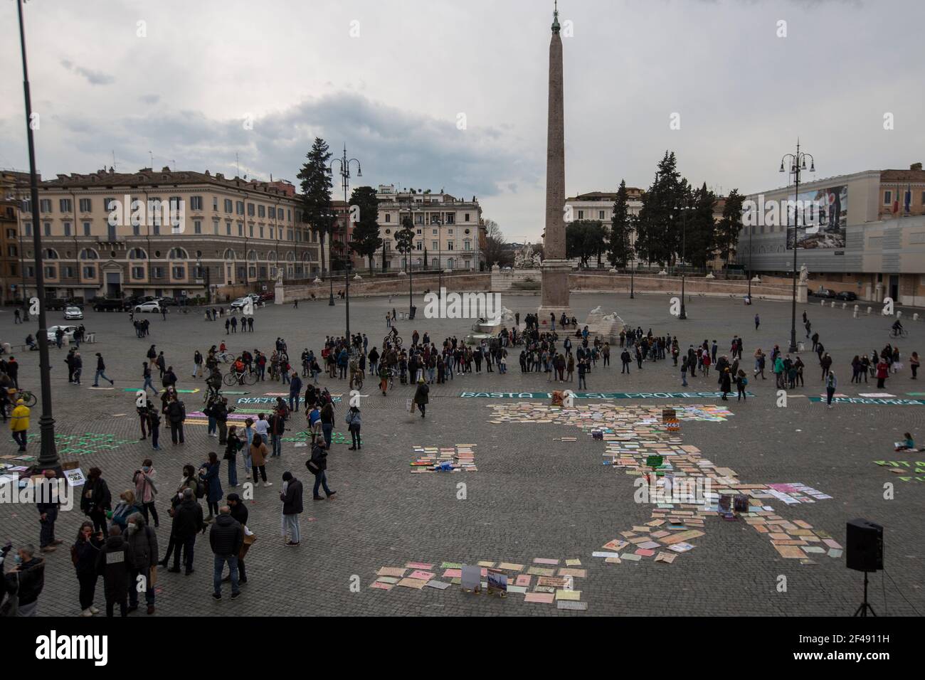 Rom, Italien. März 2021, 19th. Fridays for Future Rom veranstaltete eine Demonstration auf der Piazza del Popolo, um den zweiten Jahrestag der Global Strike for Future Demonstration zu feiern. Die Kundgebung gegen die globale Erwärmung und den Klimawandel wurde weltweit nach den Aktionen "Fridays for Future" organisiert, die direkt mit Greta Thunberg in Verbindung stehen. Kredit: LSF Foto/Alamy Live Nachrichten Stockfoto