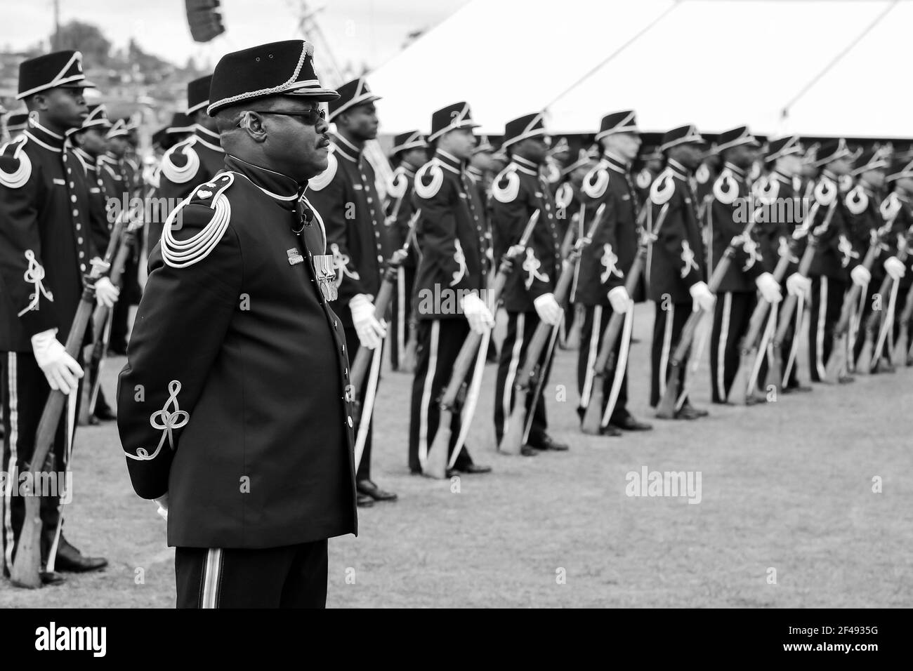 JOHANNESBURG, SÜDAFRIKA - 05. Jan 2021: Ermelo, Südafrika - 24 2011. September: Südafrikanische Wehrmacht Soldaten auf Parade Stockfoto