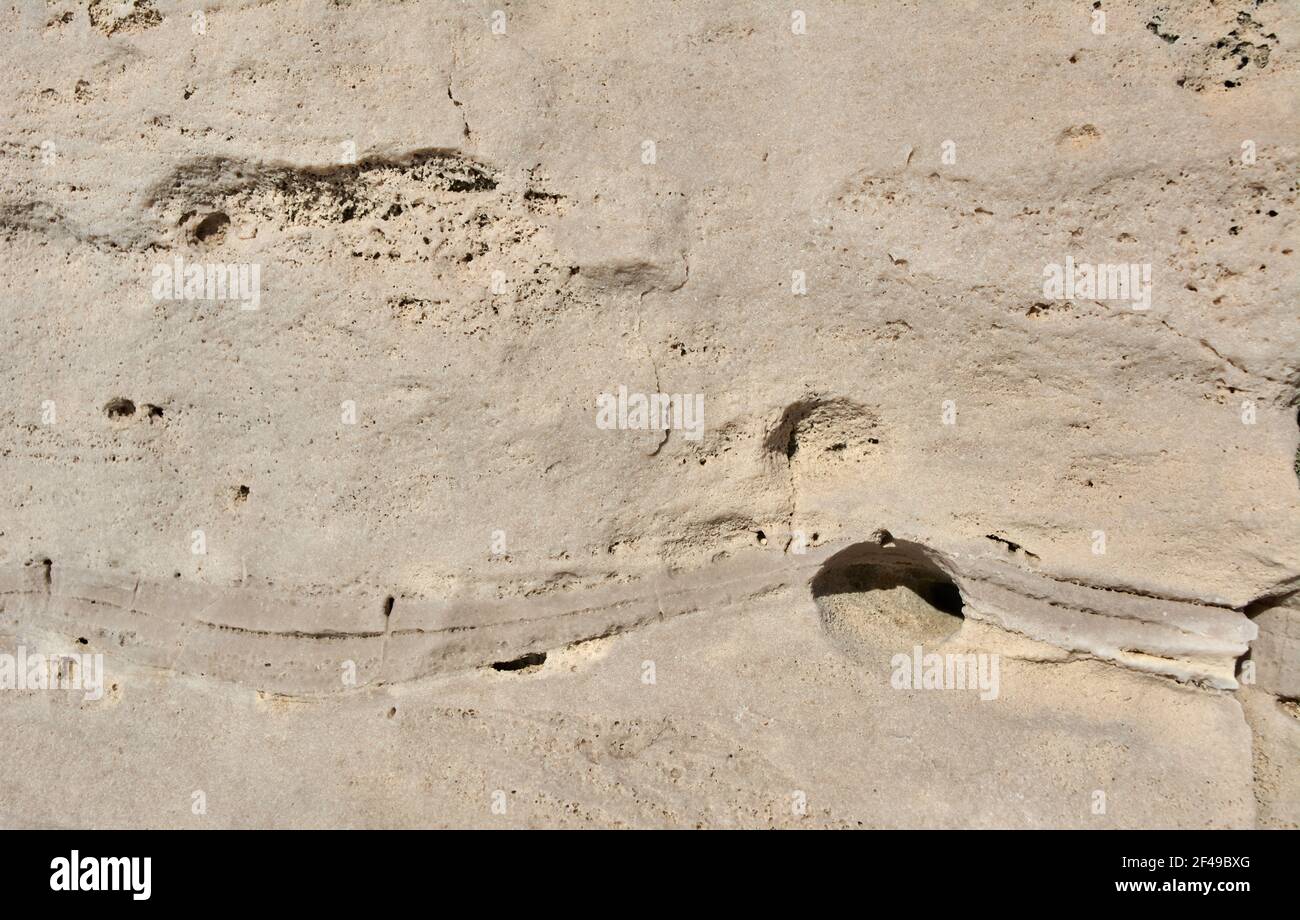 Eine Nahaufnahme einer strukturierten rauen Steinoberfläche Stockfoto
