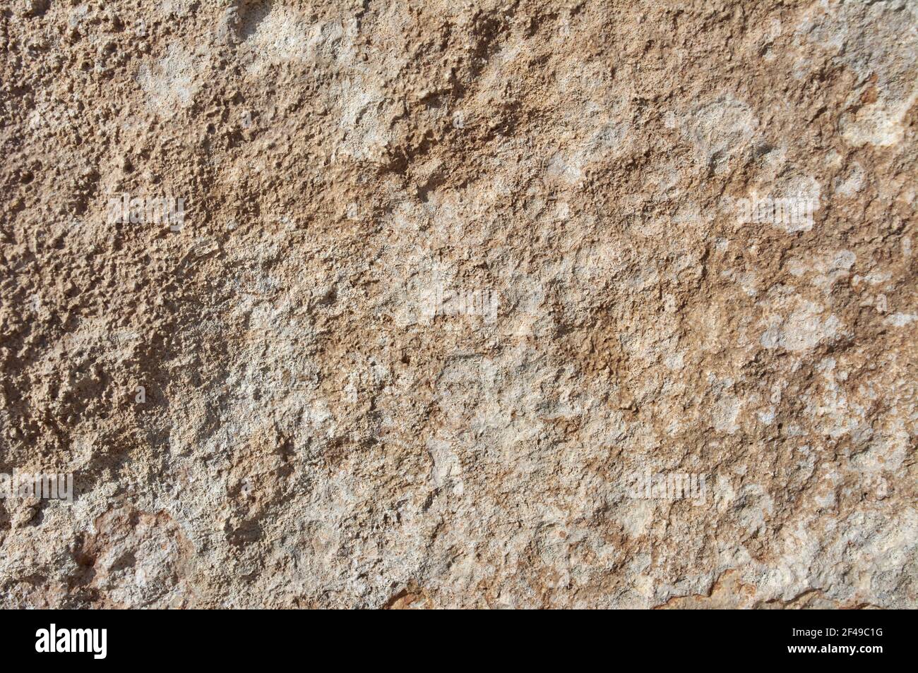 Eine Nahaufnahme einer strukturierten rauen Steinoberfläche Stockfoto