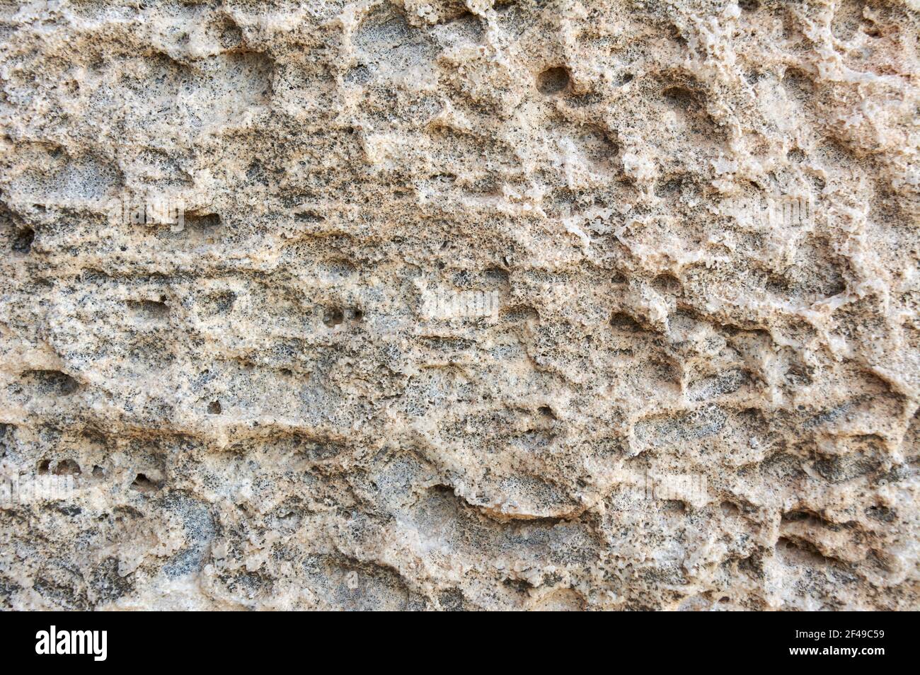 Eine Nahaufnahme einer strukturierten rauen Steinoberfläche Stockfoto