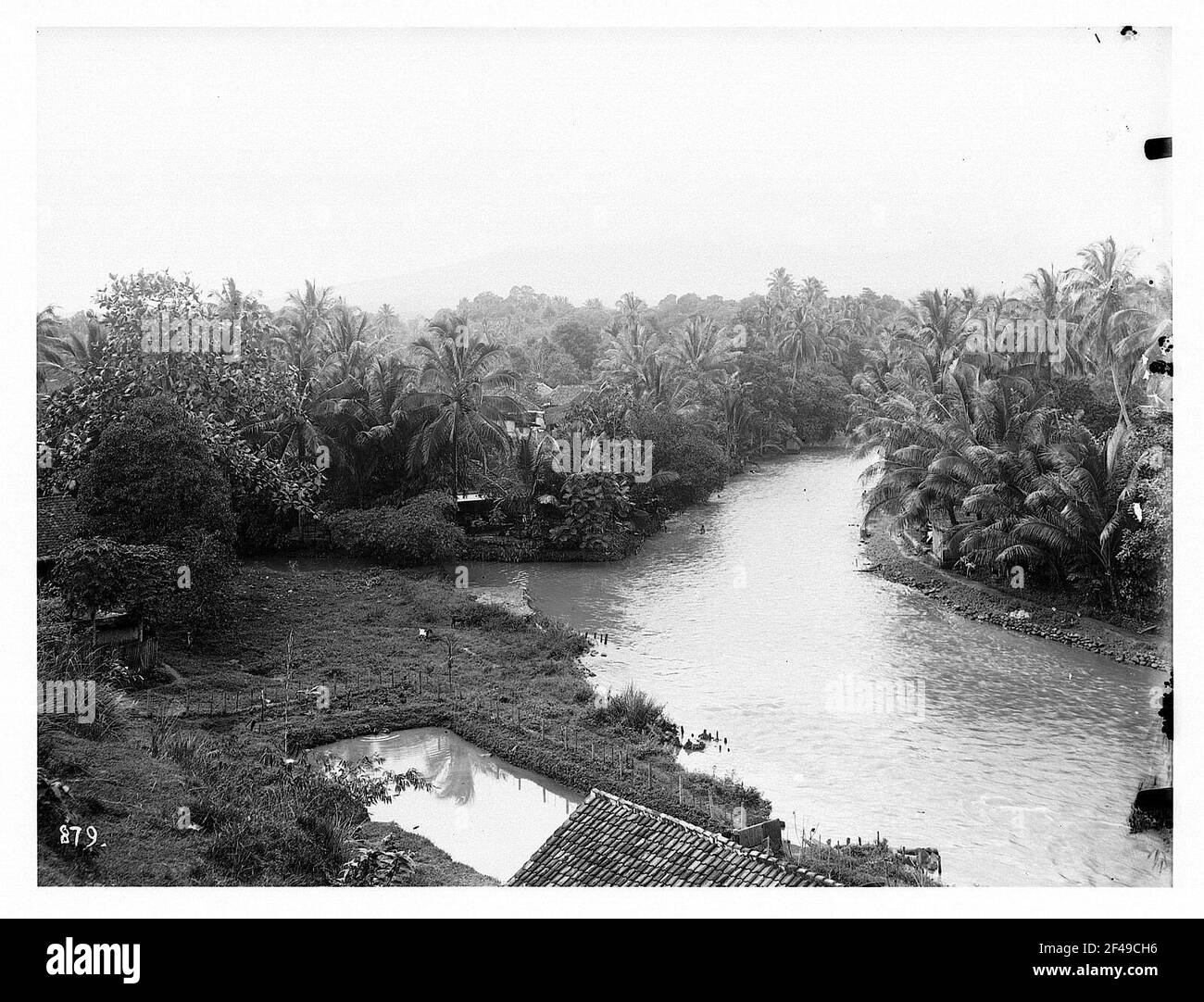 Buitenzorg (Bogor) (Java/Indonesien). Blick über den Fluss (gut in der Nähe oder vom Hotel Bellevue) Stockfoto