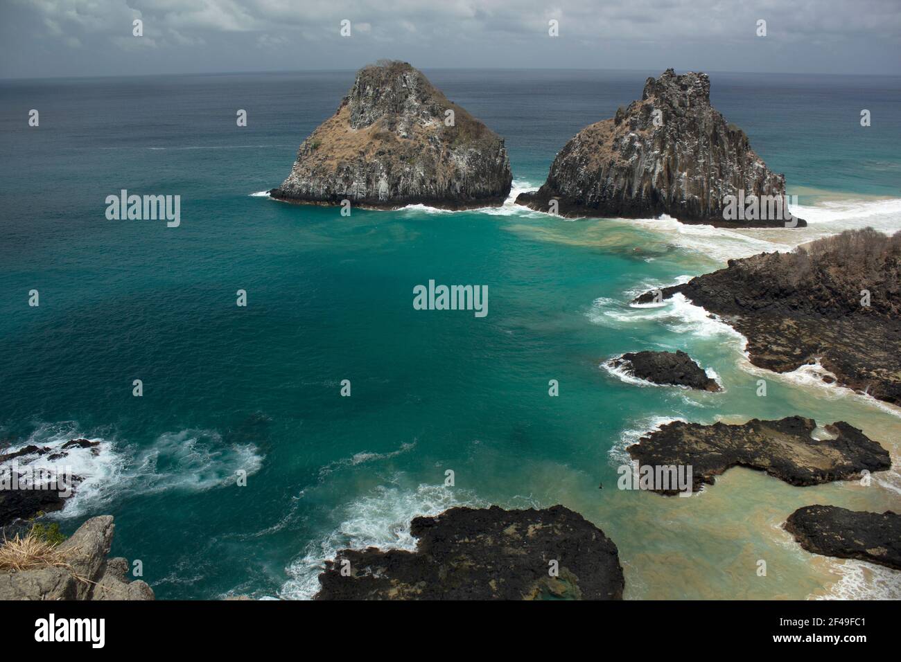 Strand Baia dos Porcos auf den Inseln Fernando de Noronha, Brasilien  Stockfotografie - Alamy