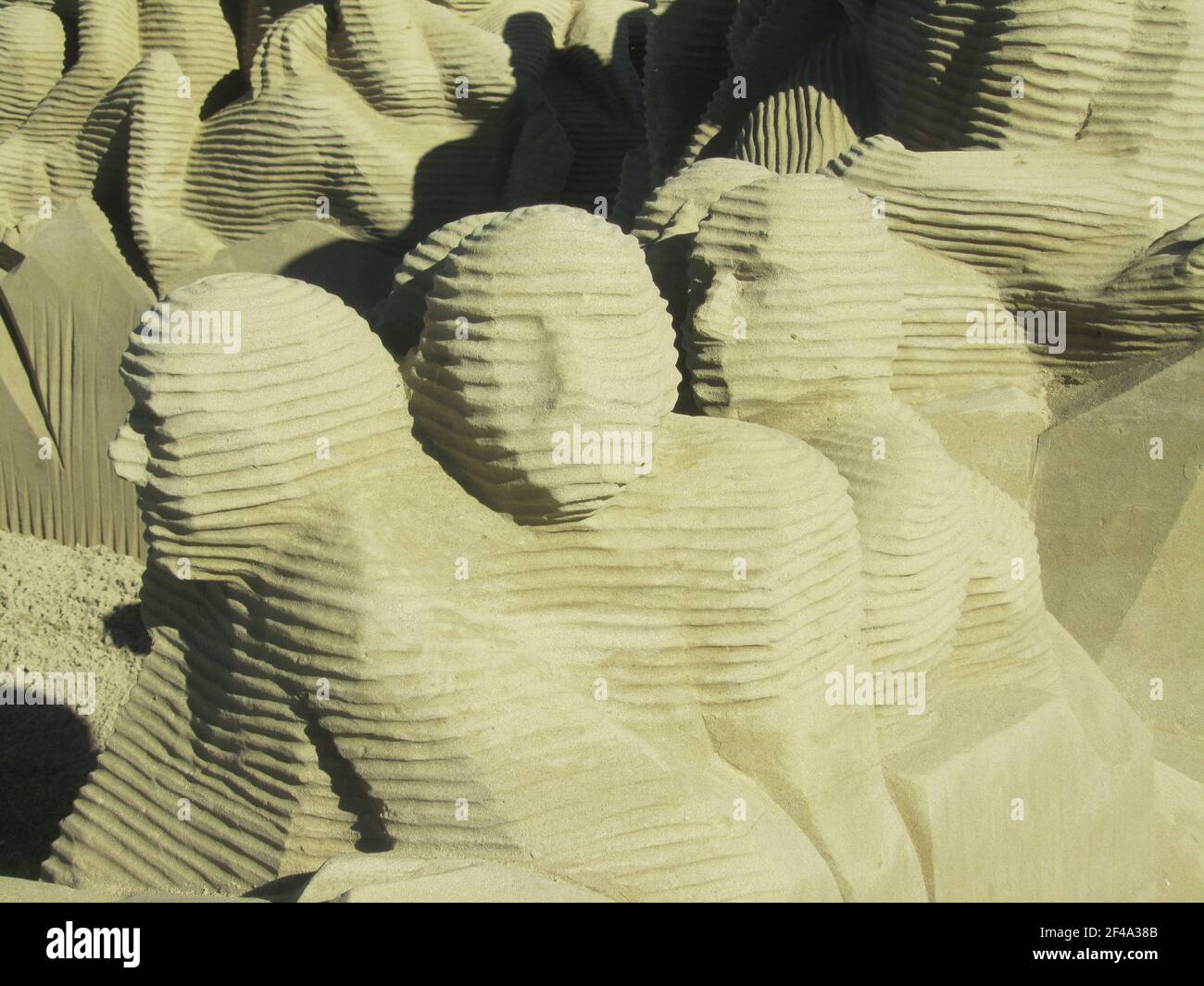 14. Sandskulpturen-Festival, Rorschach, 2012. Künstler: Helena Bangert, Edith van de Weterring. Thema: Zurück zu den Wurzeln. Stockfoto
