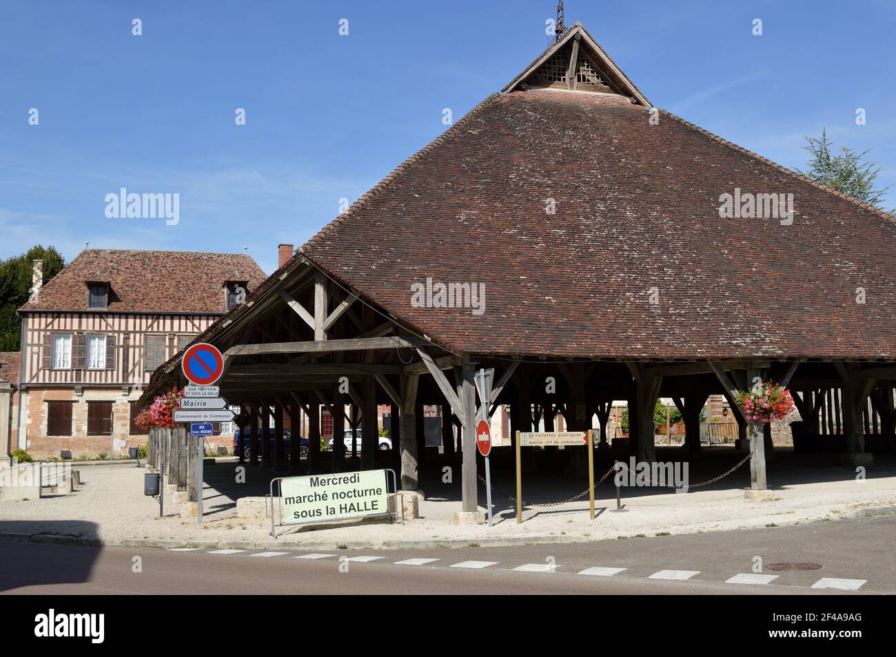 piney Dorf, nordfrankreich Stockfoto