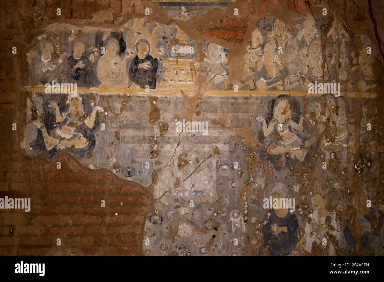 BAGAN, NYAUNG-U, MYANMAR - 2. JANUAR 2020: Historische Wandmalereien und Zeichnungen in einem Pagodentempel in Pagan Stockfoto