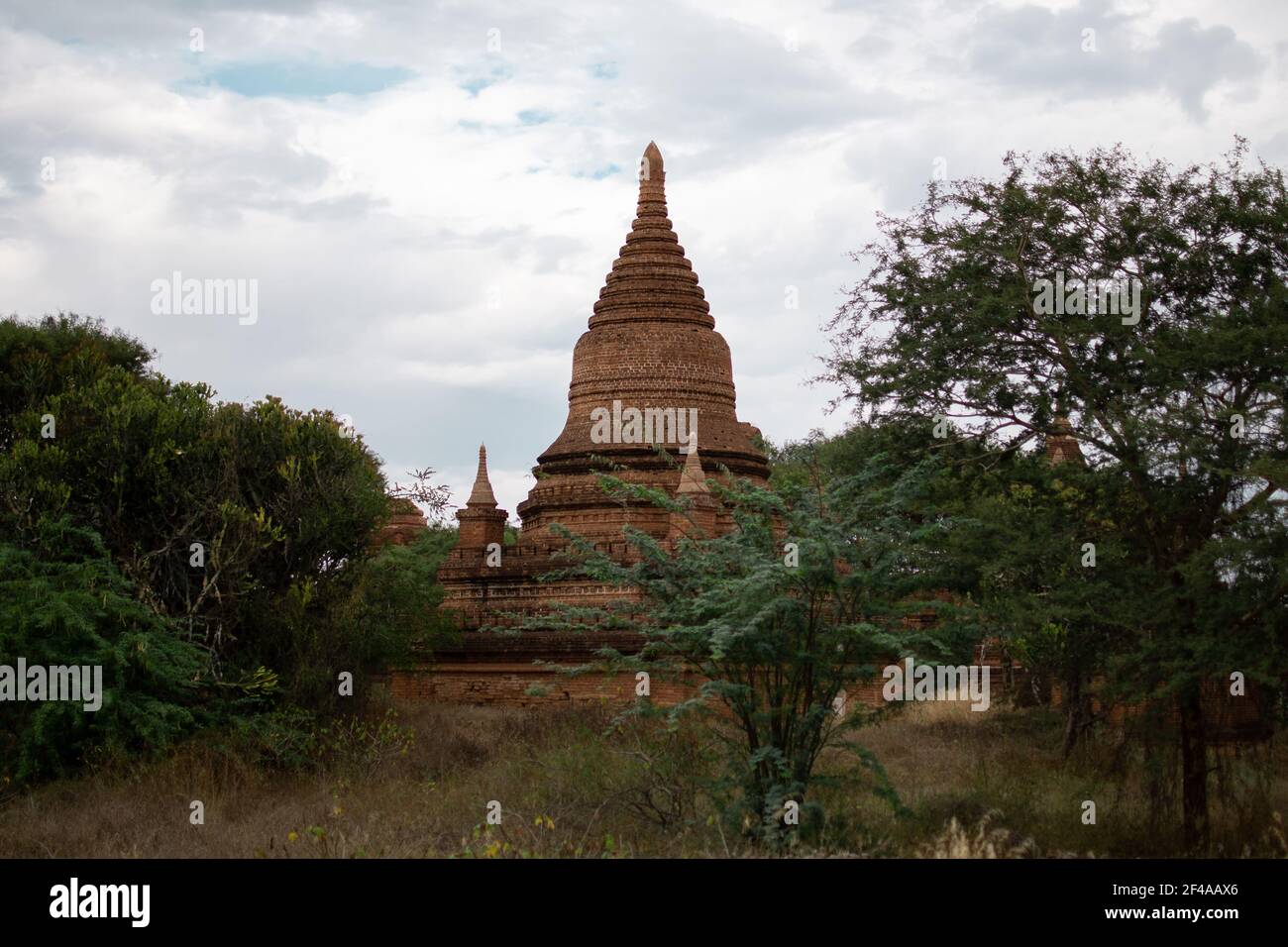 BAGAN, NYAUNG-U, MYANMAR - 2. JANUAR 2020: Ein historischer und religiöser Pagodentempel aus dem alten Paganreich Stockfoto