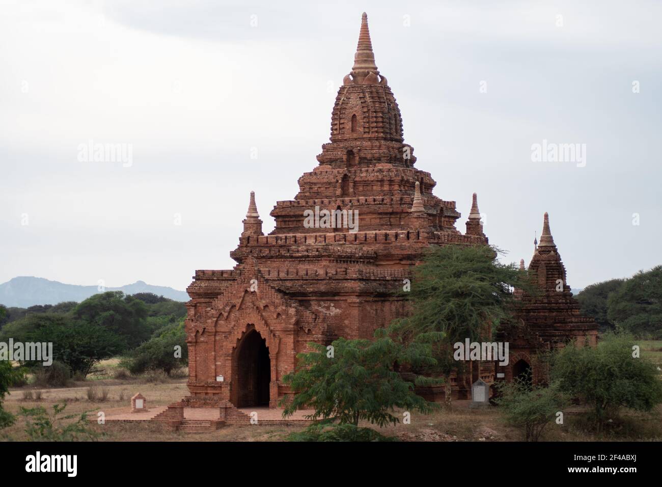 BAGAN, NYAUNG-U, MYANMAR - 2. JANUAR 2020: Ein historischer und religiöser Pagodentempel aus dem alten Paganreich Stockfoto