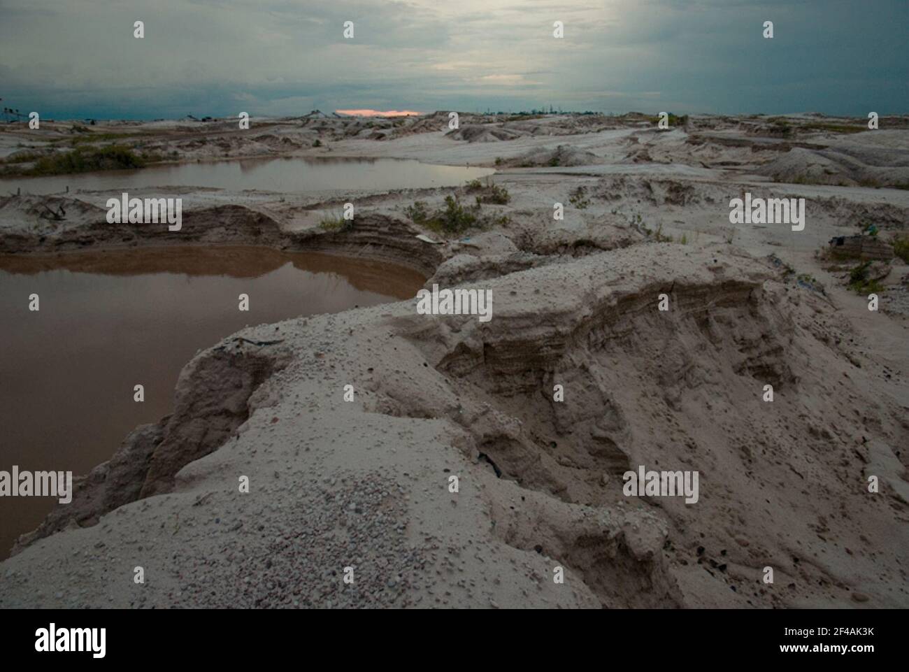 Landschaft eines verlassenen kleinen Goldbergbaugebiets in Hampalit, Katingan, Zentral-Kalimantan, Indonesien. Stockfoto