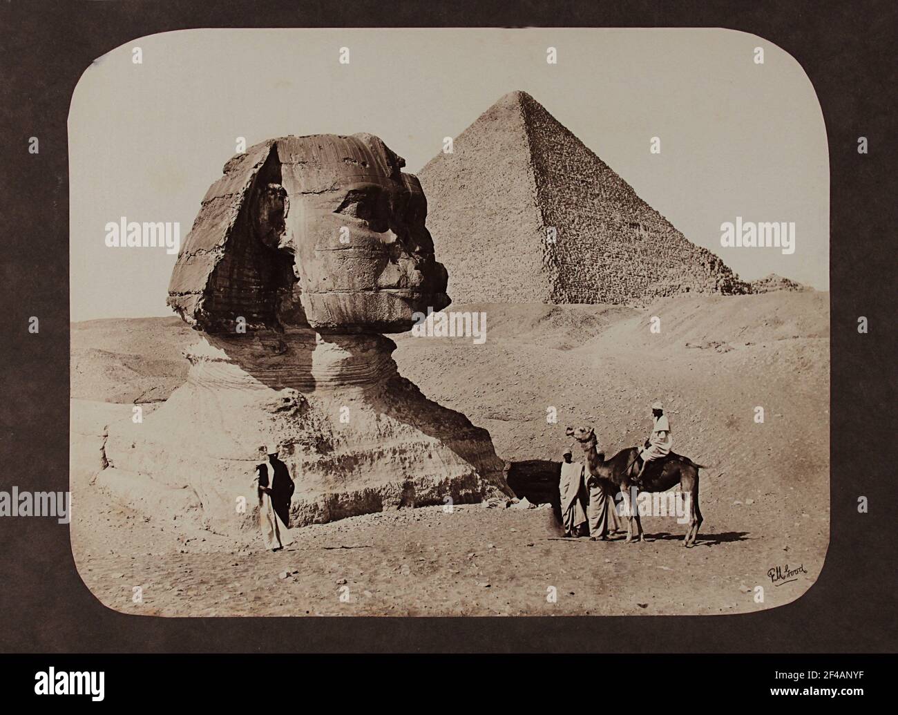 Die Sphinx in Giza mit der Großen Pyramide, fotografiert um 1870 in Ägypten von Frank Mason Wood, im Auftrag von Francis Friths Fotofirma. Stockfoto