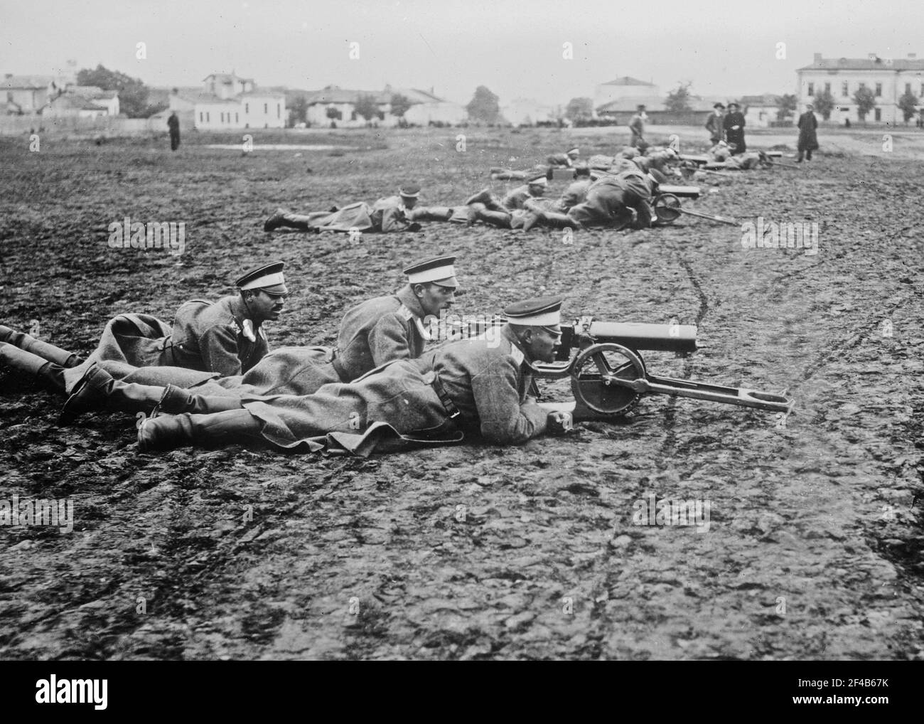 Soldaten Mit Maschinengewehren Fotos Und Bildmaterial In Hoher soldaten-mit-maschinengewehren-fotos-und-bildmaterial-in-hoher