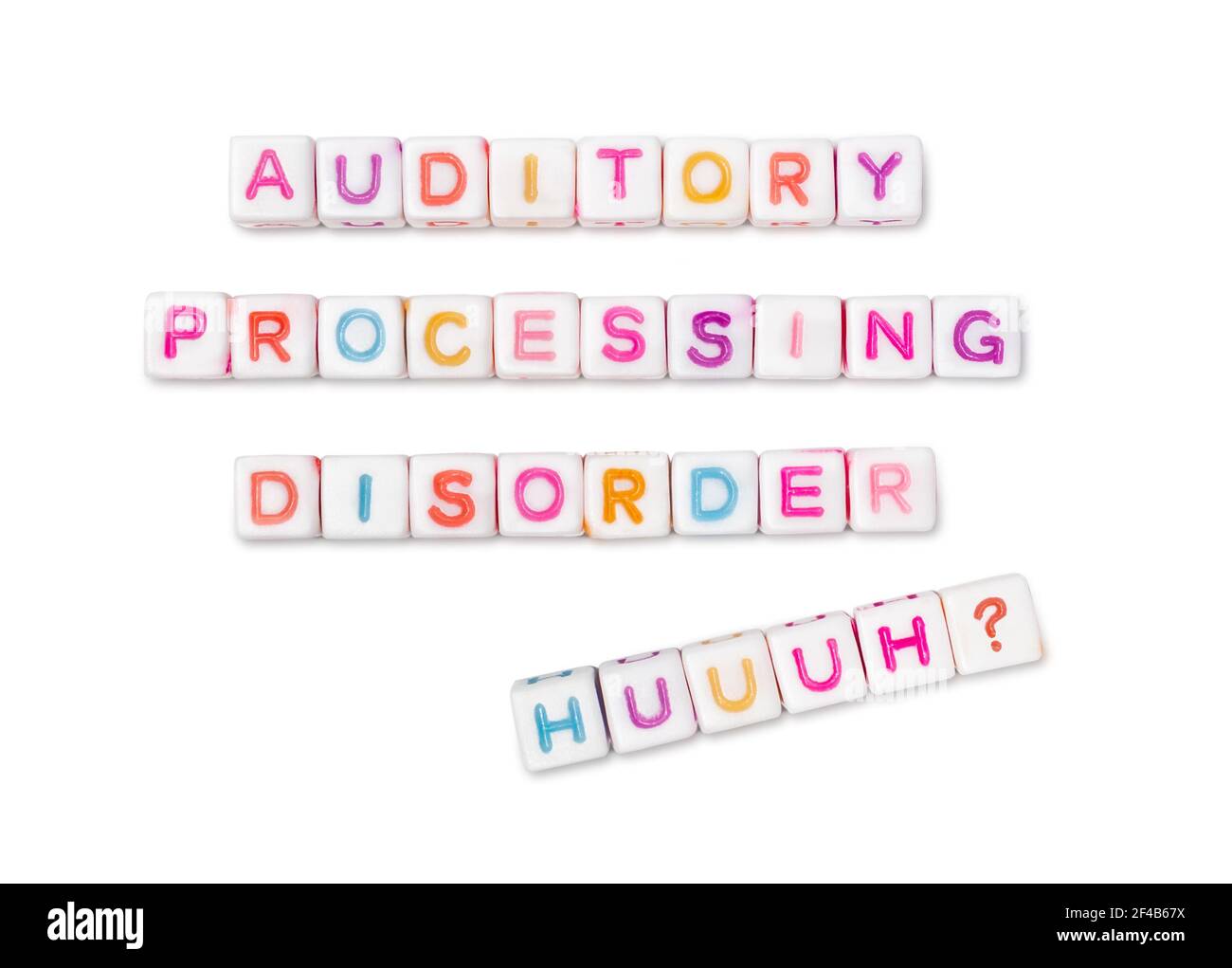Auditorische Verarbeitungsstörung und „huuuh?“ In bunten Blockbuchstaben geschrieben. Konzept für Kinder und Erwachsene mit ADP oder CAPD. Stockfoto