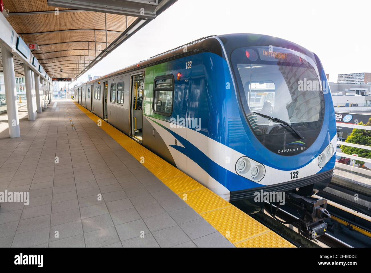 Bahnsteig des Skytrain-Bahnhofs Richmond-Brighouse. Richmond, British Columbia, Kanada. Stockfoto