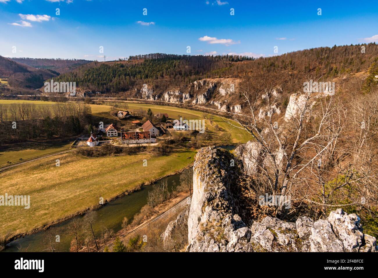 Frühlingswanderung im Donautal bei Sigmaringen Gutenstein Stockfoto