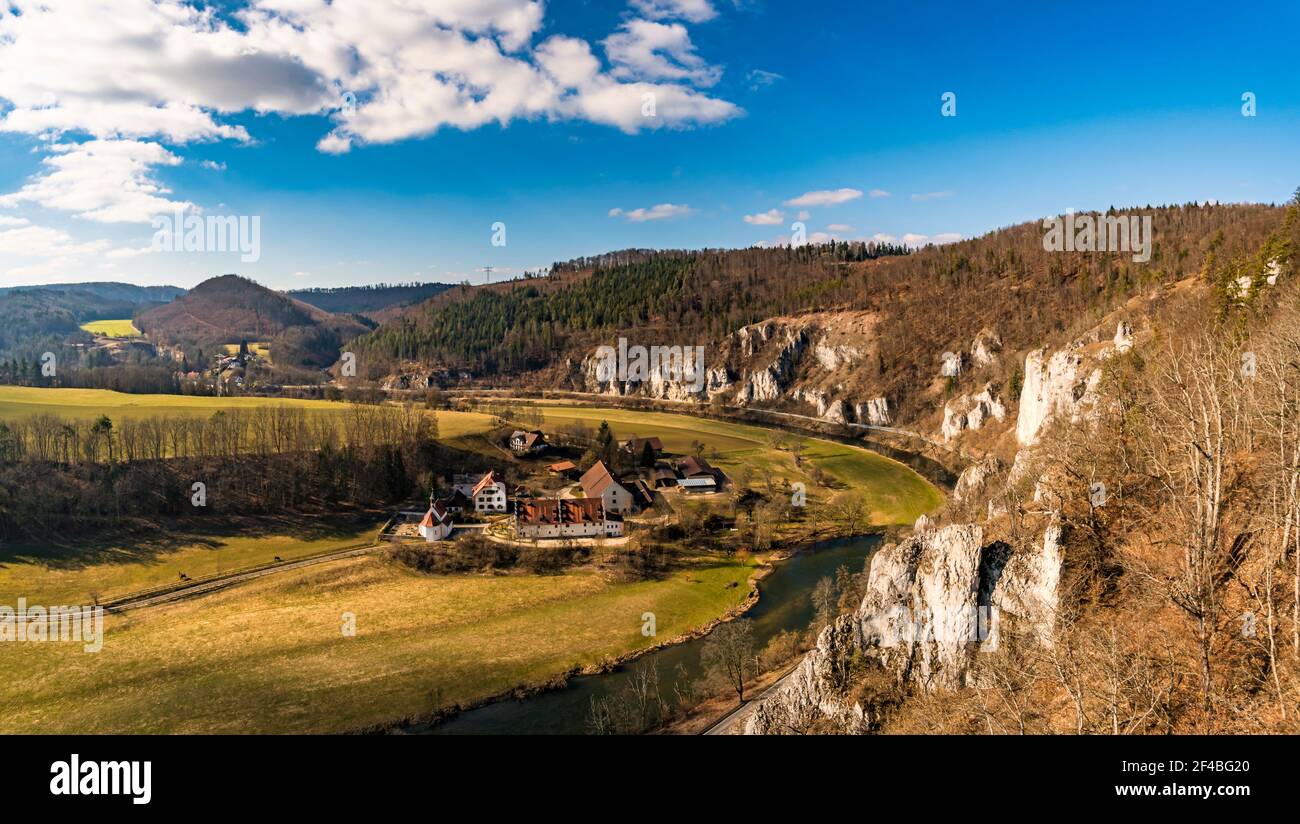 Frühlingswanderung im Donautal bei Sigmaringen Gutenstein Stockfoto
