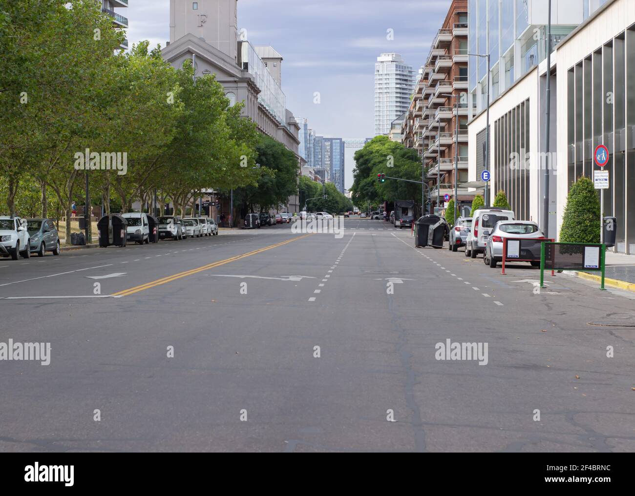 Straße ohne Menschen während Coronavirus. Stockfoto