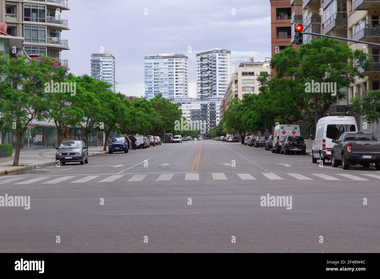 Straße ohne Menschen während Coronavirus. Stockfoto