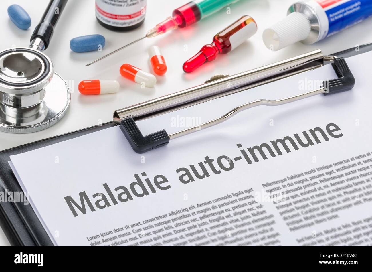 Zwischenablage mit dem Text Autoimmunerkrankung auf französisch - Maladie automatisch immun Stockfoto