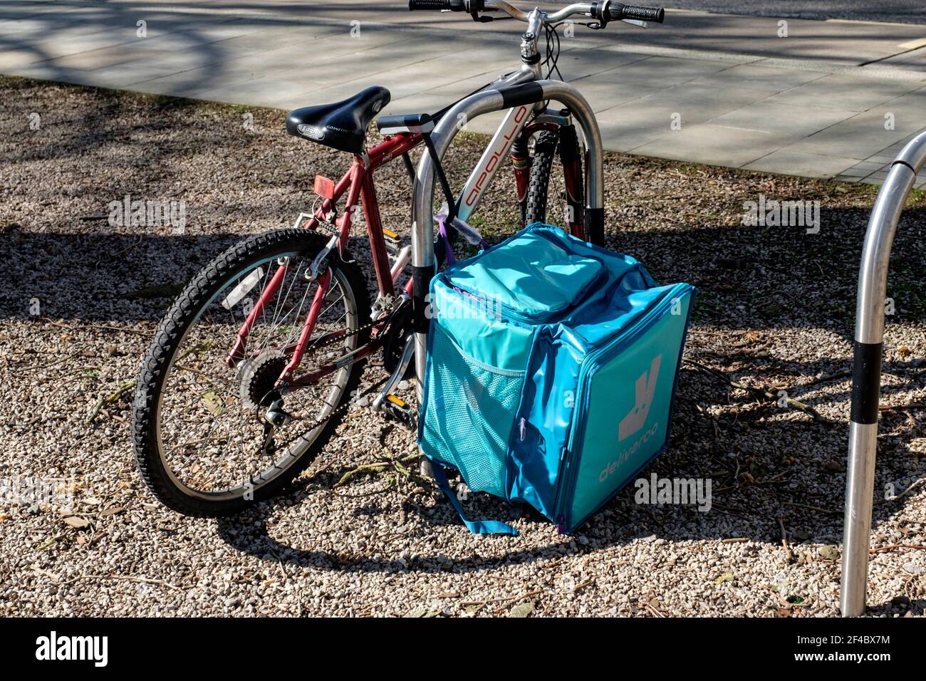 Deliveroo Bike in Rest in Bristol City Centre Stockfoto