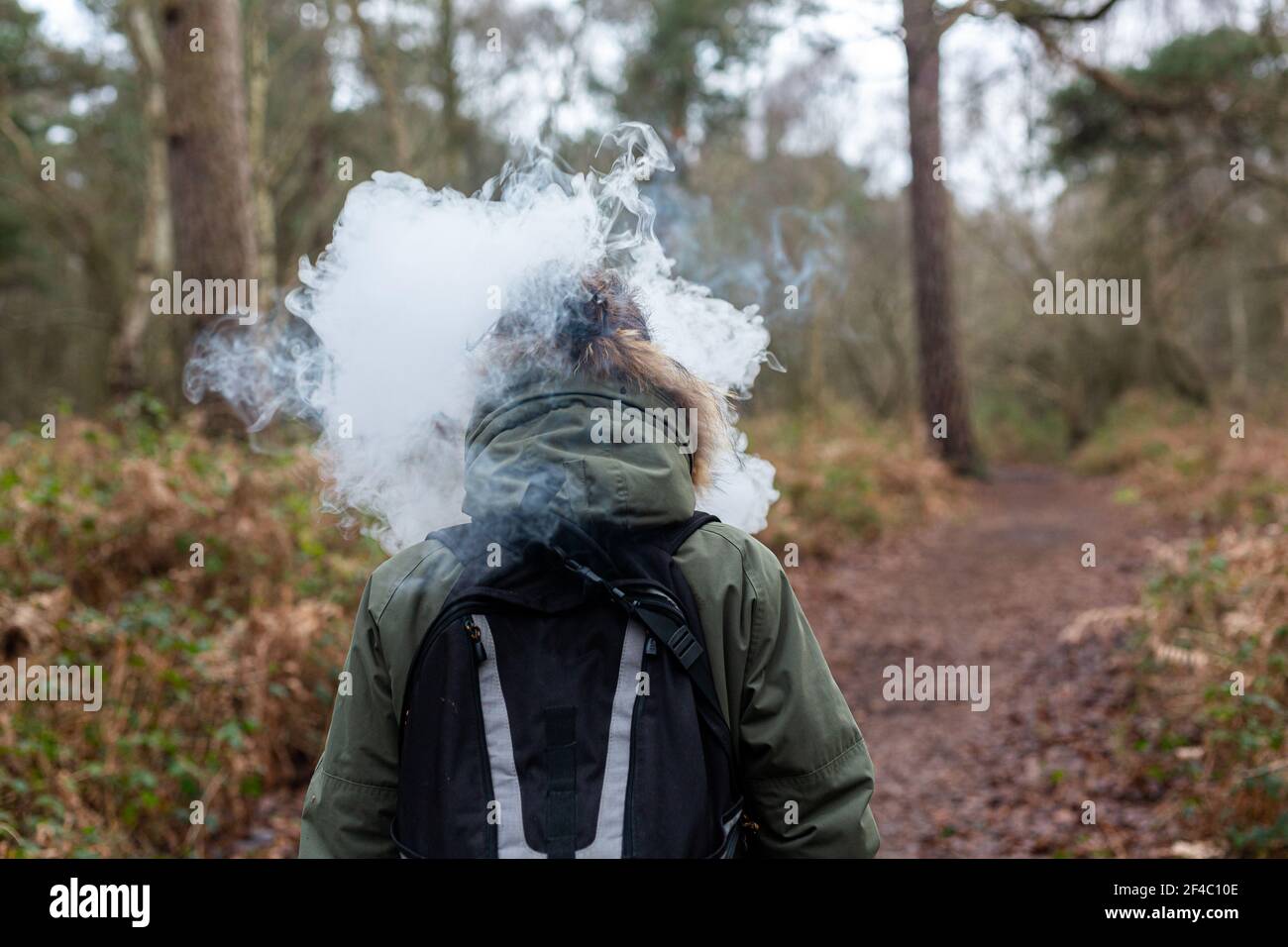 Hipster vape -Fotos und -Bildmaterial in hoher Auflösung – Alamy