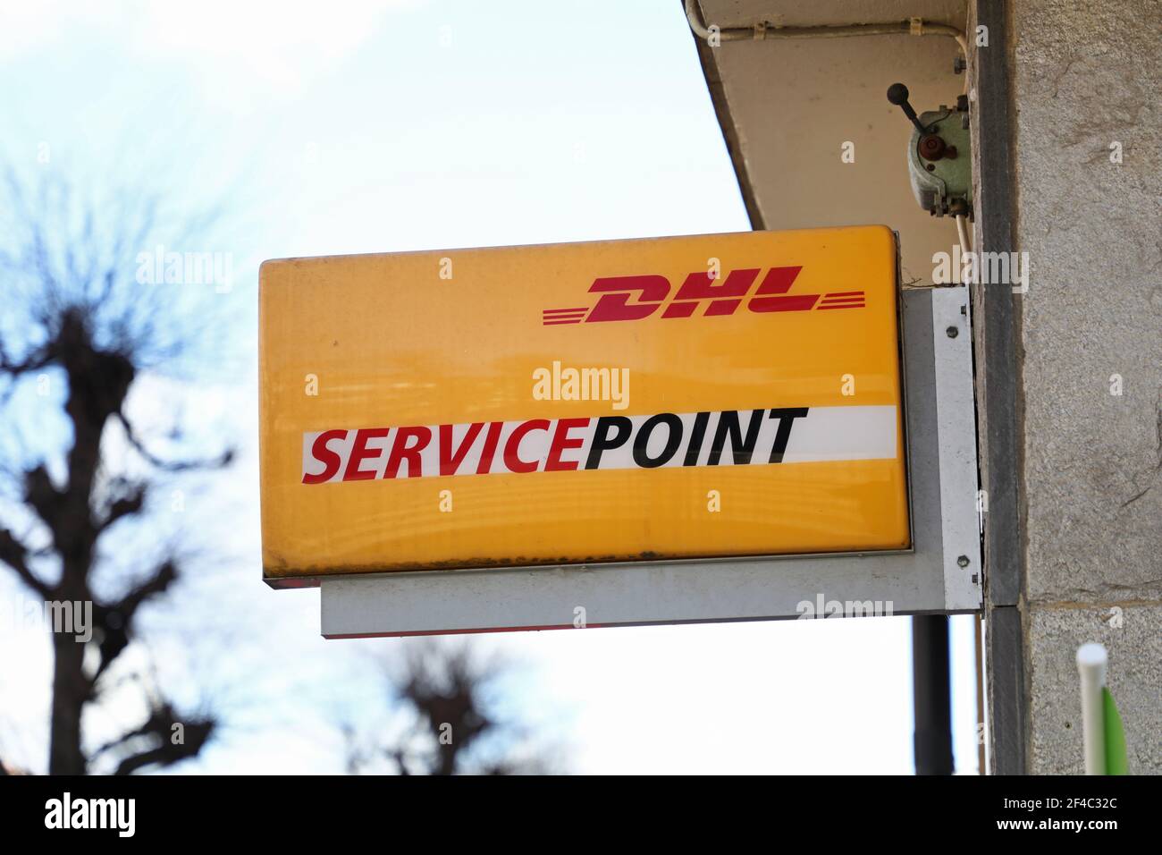 Dhl logo -Fotos und -Bildmaterial in hoher Auflösung – Alamy