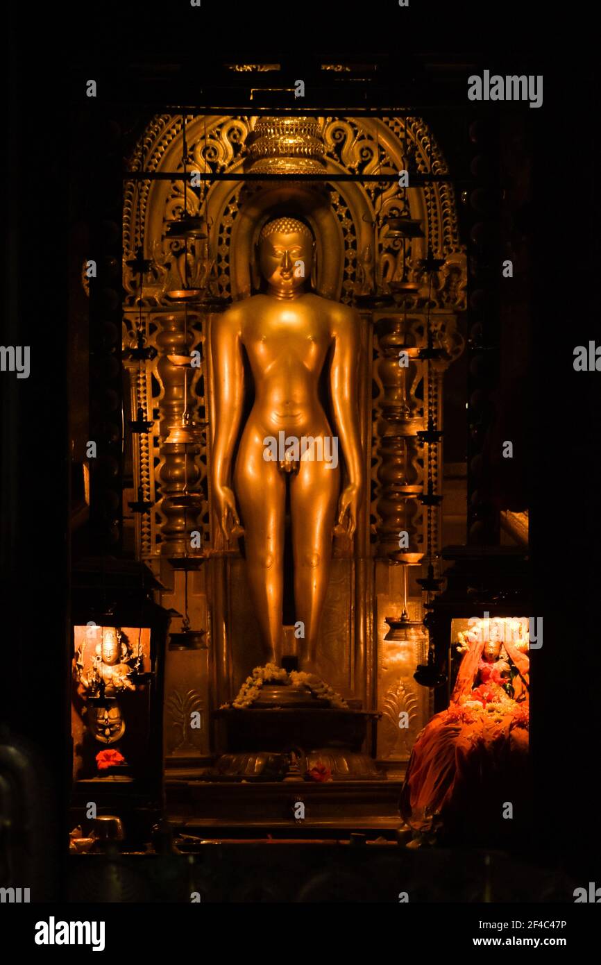 Ein Bild eines Jain-Diety Chandraprabha in einem Tempel Stockfoto