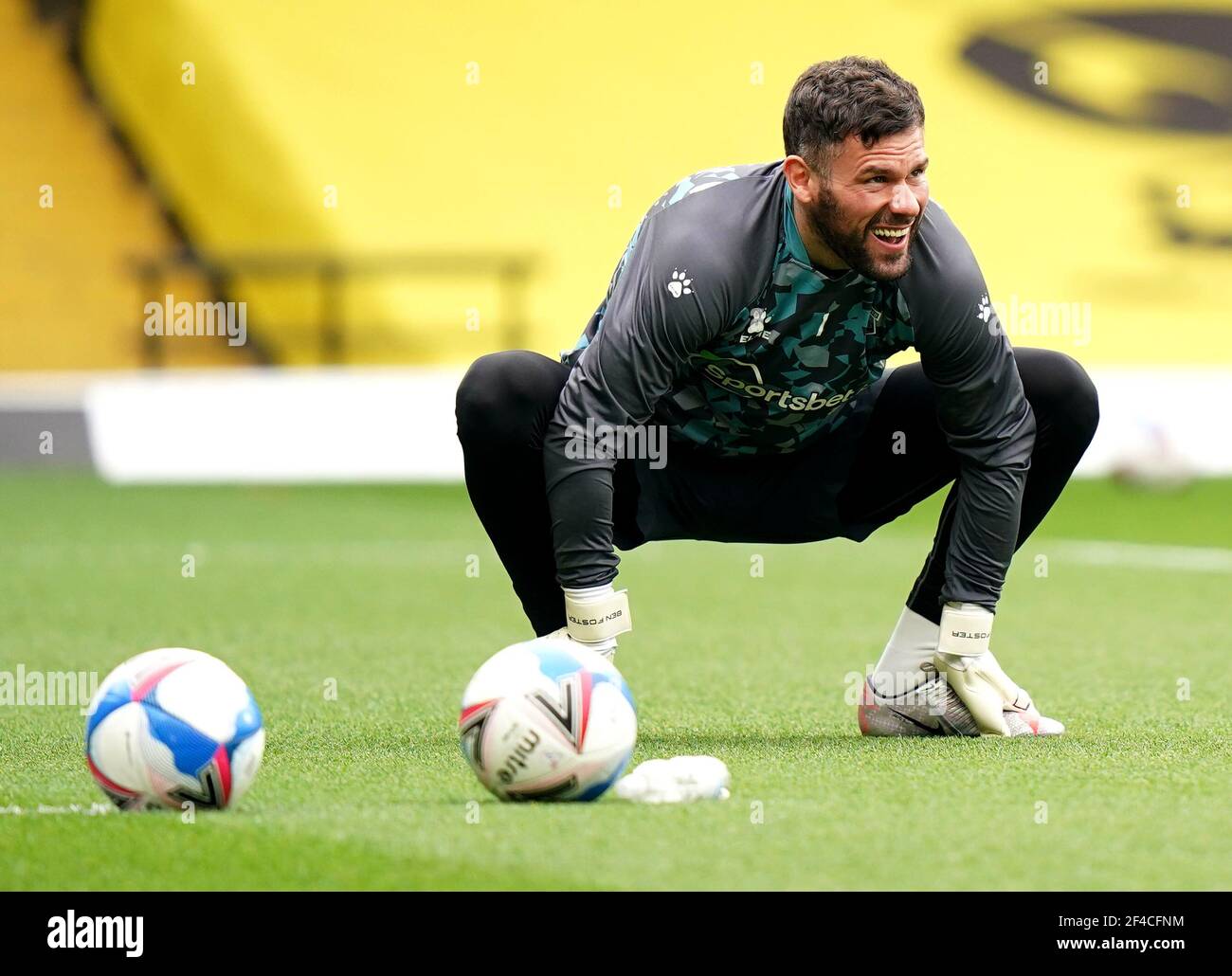 Watford-Torhüter Ben Foster erwärmt sich auf dem Spielfeld vor dem Sky Bet Championship-Spiel in der Vicarage Road, Watford. Bilddatum: Samstag, 20. März 2021. Stockfoto
