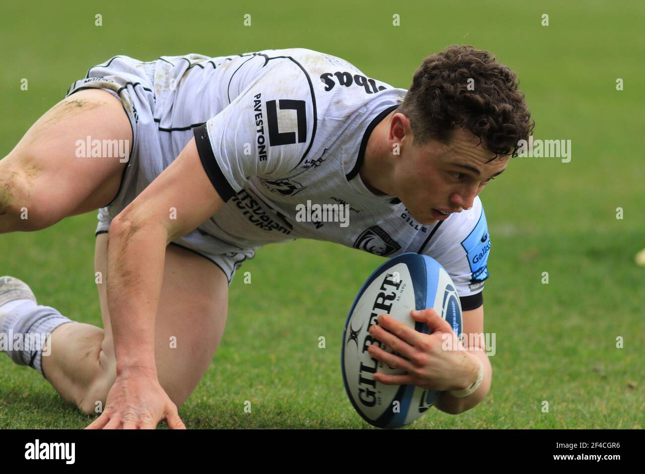 Twickenham, England. 20. März 2021. Charlie Chapman von Gloucester versucht es beim Gallagher Premiership Match zwischen Harlequins und Gloucester an der Stoop. Kredit: Richard Perriman/Alamy Live Nachrichten Stockfoto