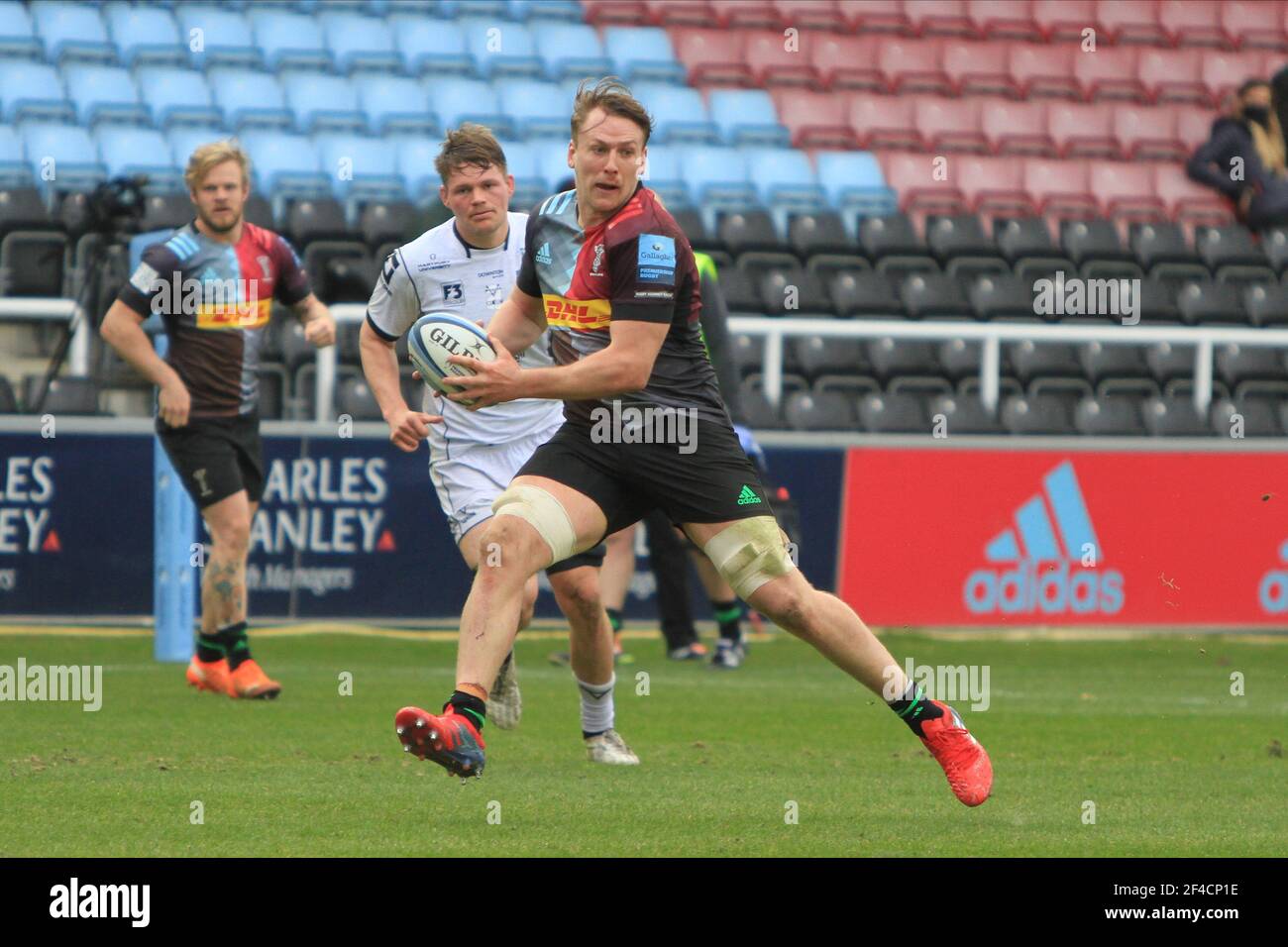 Twickenham, England. 20. März 2021. Alex Dombrandt von Harlequins während des Gallagher Premiership Matches zwischen Harlequins und Gloucester an der Stoop. Kredit: Richard Perriman/Alamy Live Nachrichten Stockfoto