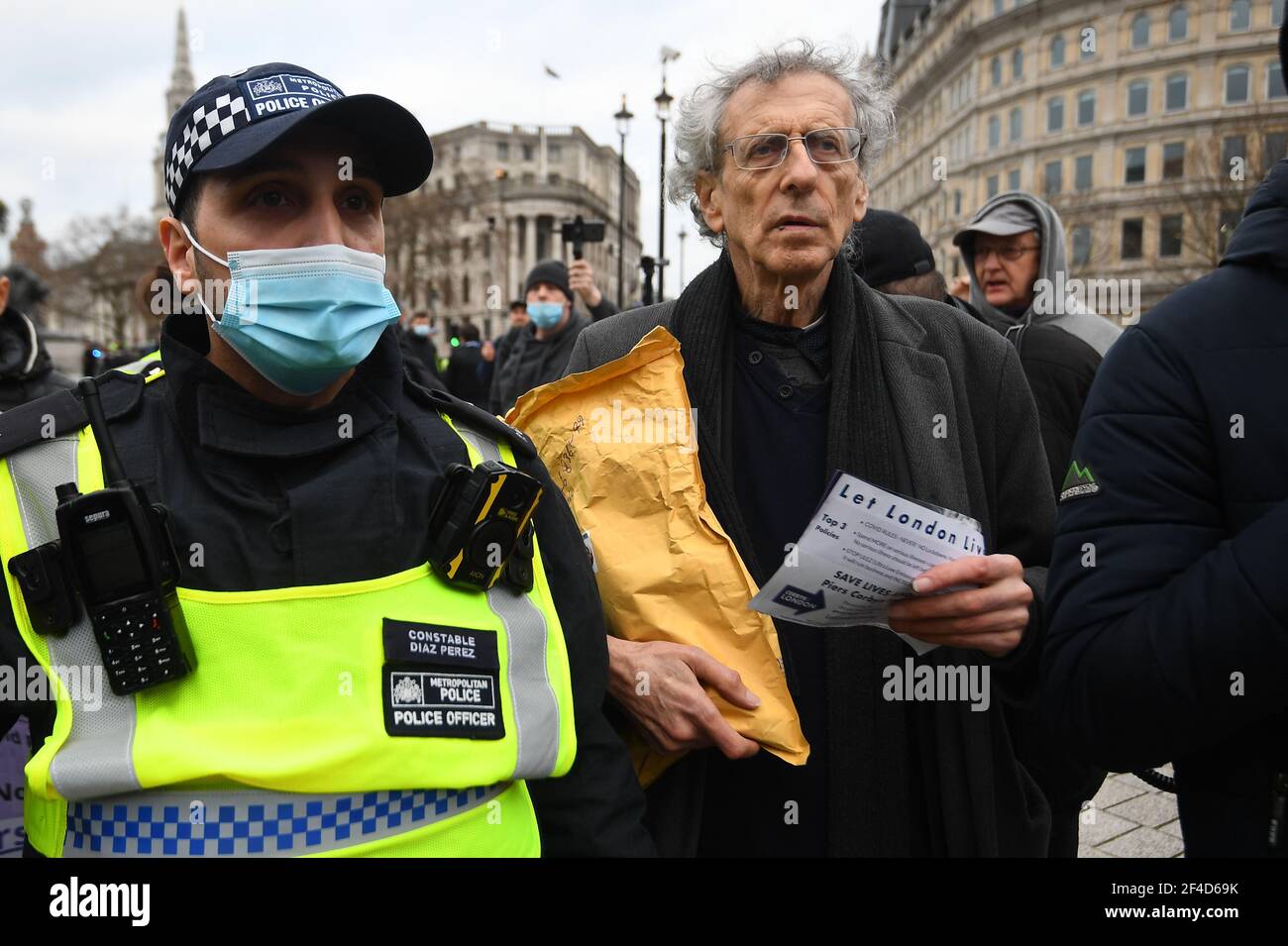 Piers Corbyn nimmt an einem Anti-Lockdown-Protest am Trafalgar Square im Zentrum von London Teil. Bilddatum: Samstag, 20. März 2021. Stockfoto