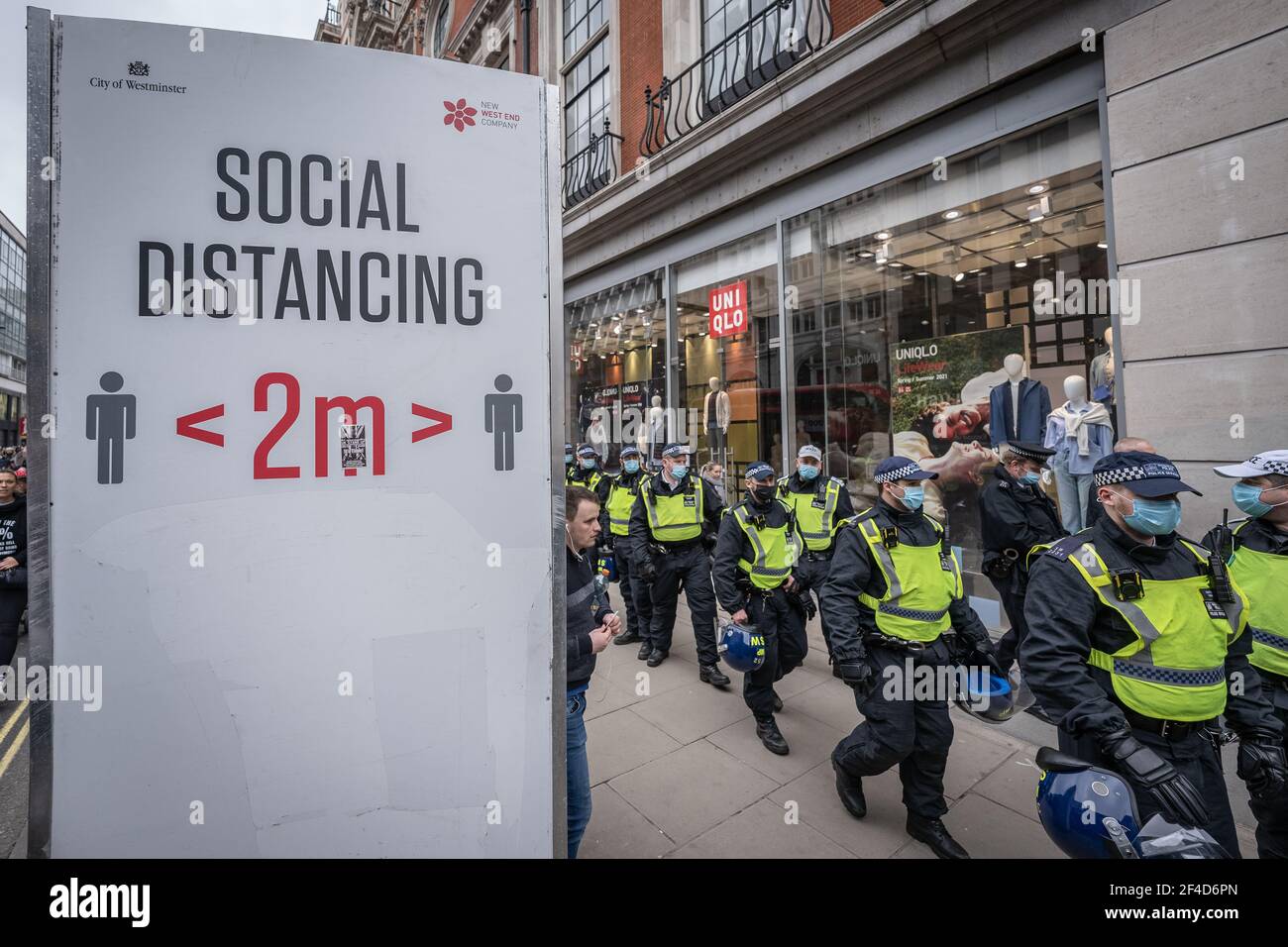 London, Großbritannien. März 2021, 20th. Coronavirus: Tausende von Anti-Lockdown-Demonstranten marschieren unter starker Polizeiüberwachung vom Hyde Park nach Westminster. Kredit: Guy Corbishley/Alamy Live Nachrichten Stockfoto