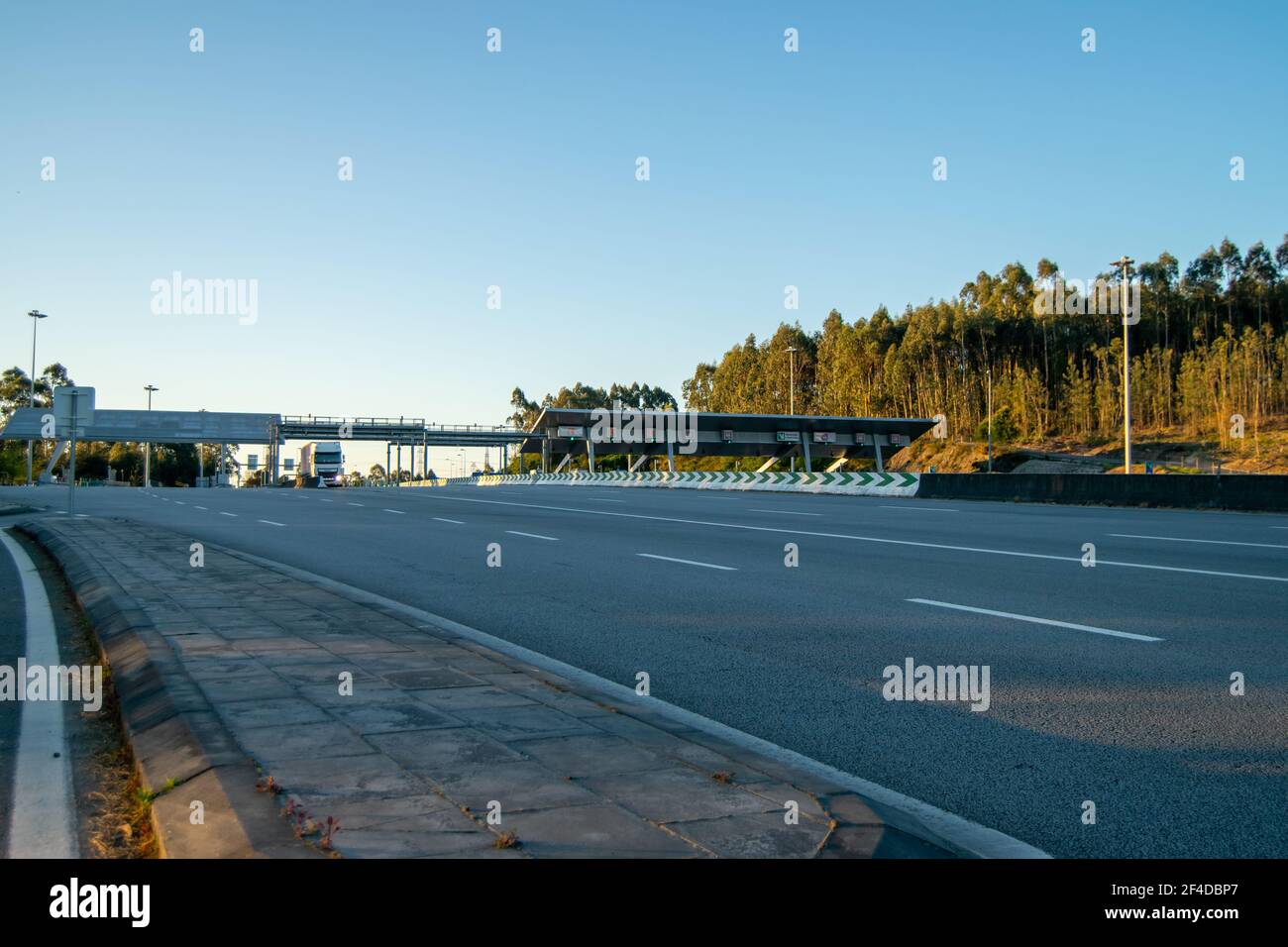 Portugiesisch gebührenpflichtige Autobahnen oder Autobahnen, A3 Maia Maut und elektronische Maut rufen Via Verde in Nord-Portugal Stockfoto