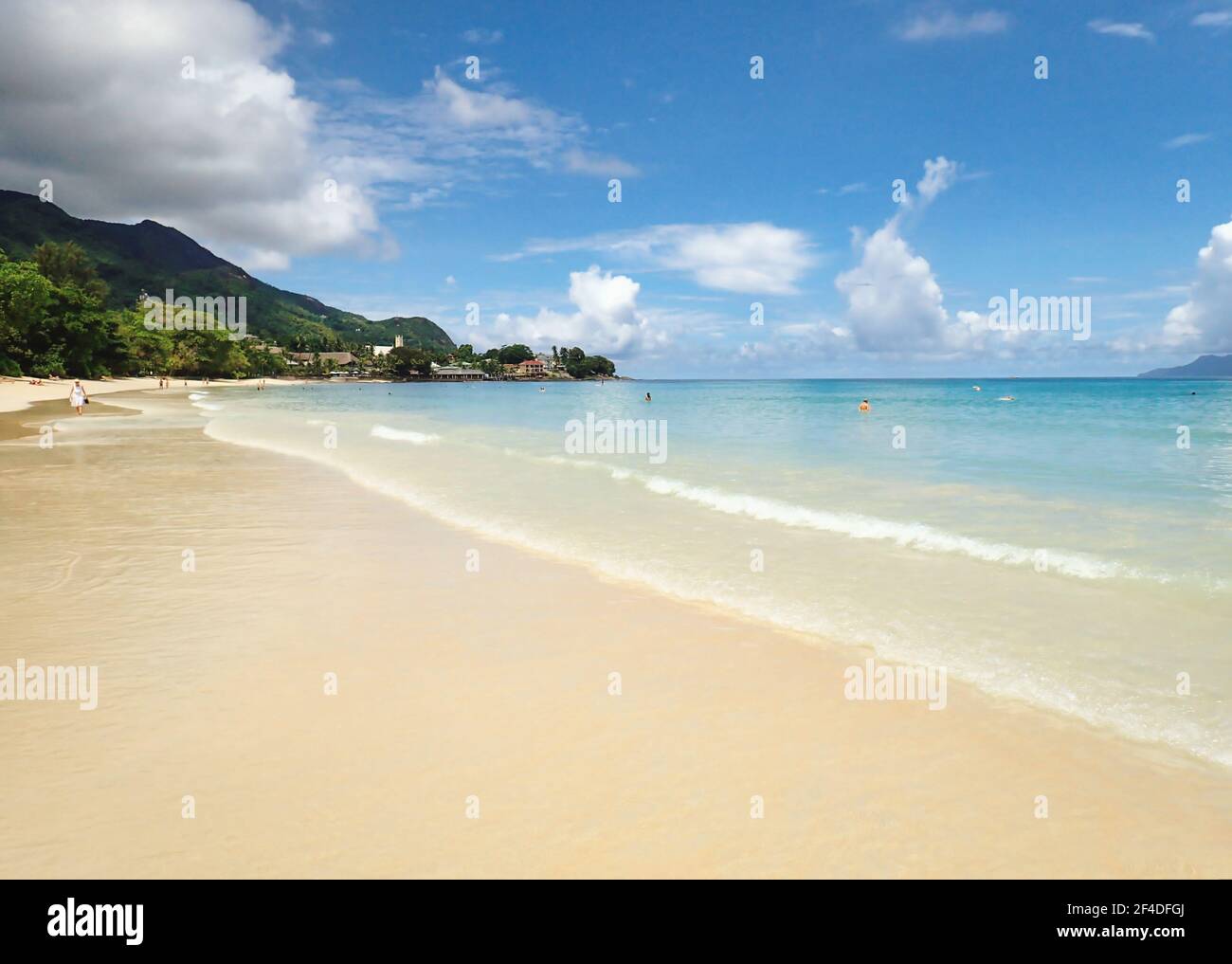 Tropischer Sandstrand, Beau Valon, Seychellen Stockfoto