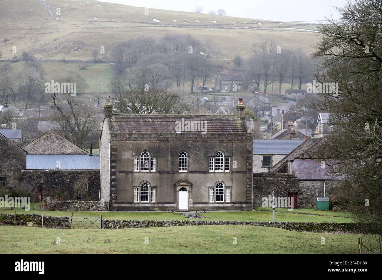 Townend Bauernhaus mit seinen vier Ventian Fenstern wurde von gebaut Isaiah Buxton im Dorf Chelmorton in Derbyshire Stockfoto