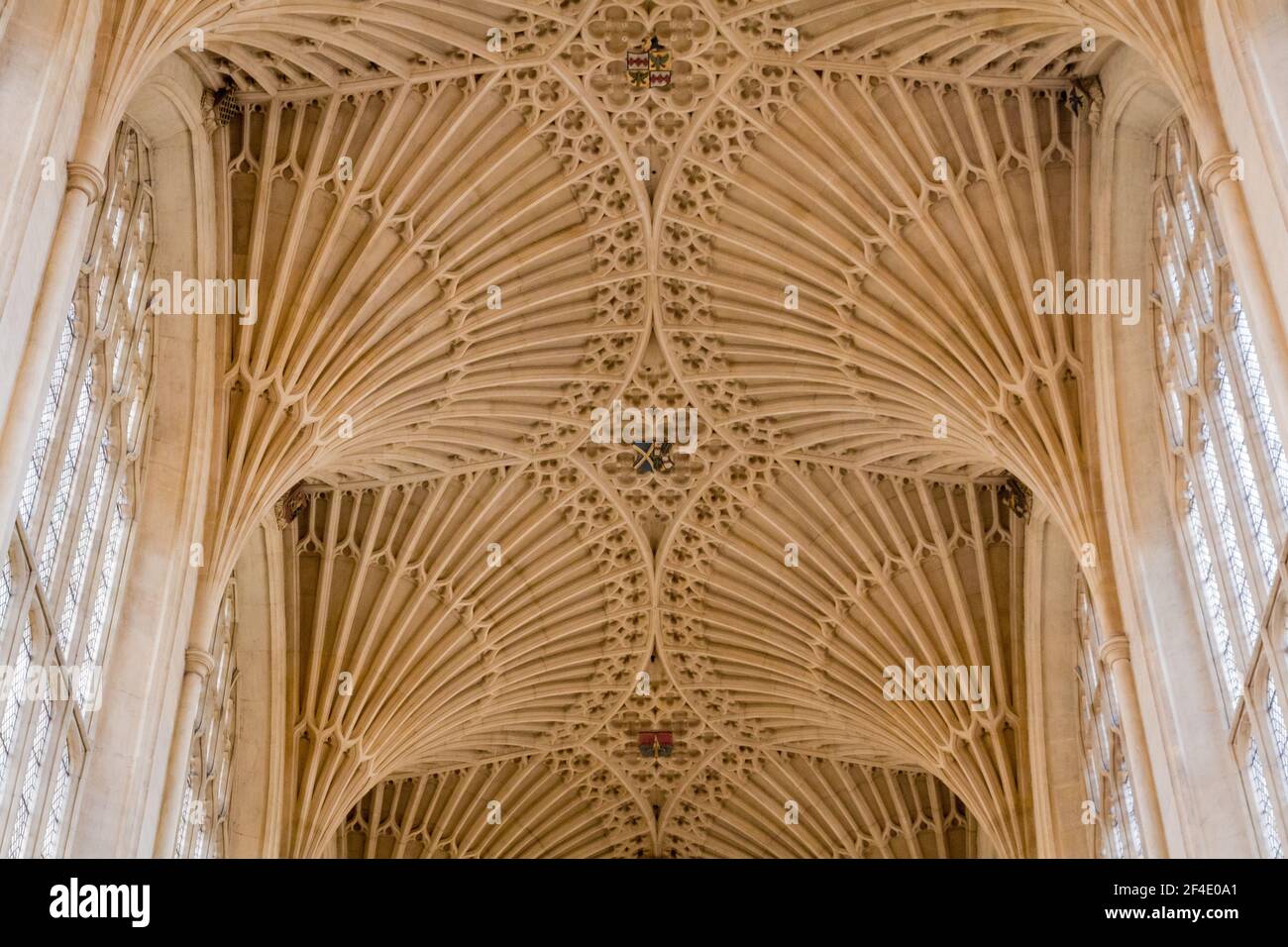 Detail des gotischen Gewölbes aus Stein in Bath Abbey Ein sonniger Tag Stockfoto