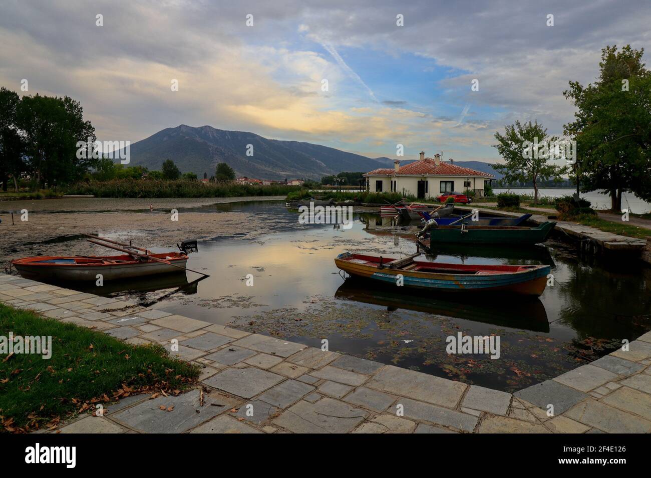 Orestiada Mavrochori-See, Kastoria, Mazedonien, Griechenland Stockfoto