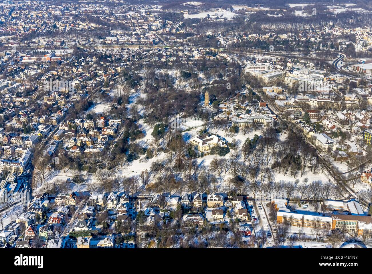 Luftaufnahme, Stadtpark Bochum, Zoologischer Park und Fossilium Bochum, Bismarckturm, Grumme, Bochum, Ruhrgebiet, Nordrhein-Westfalen, Deutschland, DE, E Stockfoto