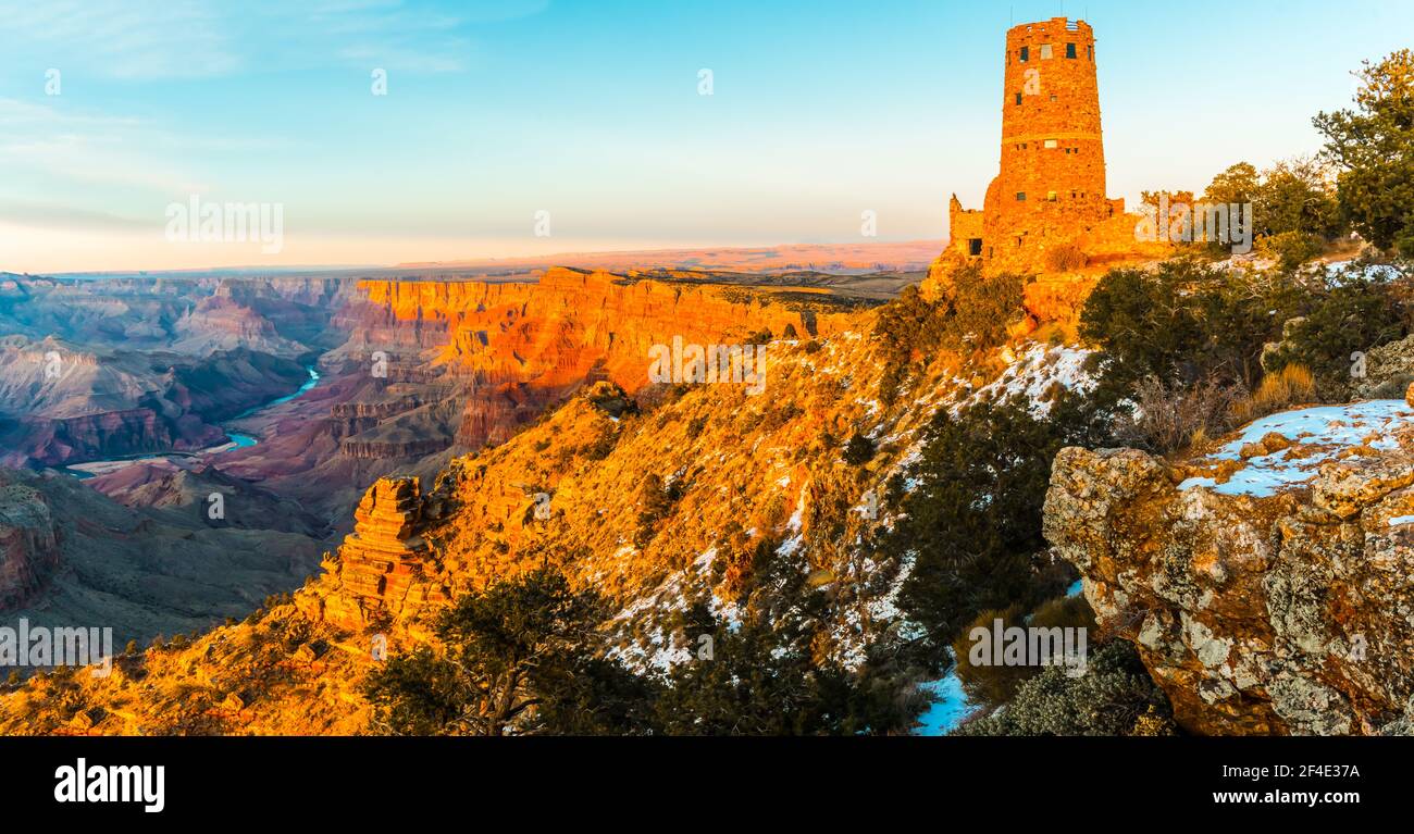 Der Desert Watchtower liegt am Rande des Grand Canyon, Grand Canyon National Park, Arizona, USA Stockfoto