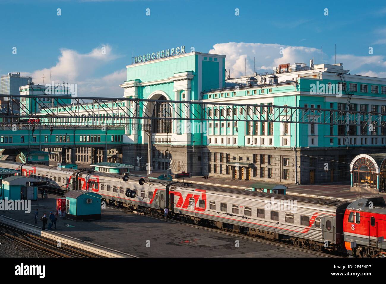 Bahnhof Nowosibirsk-Glavny in der Stadt Nowosibirsk, Russland, eine wichtige Station entlang der Transsibirischen Eisenbahn. Stockfoto