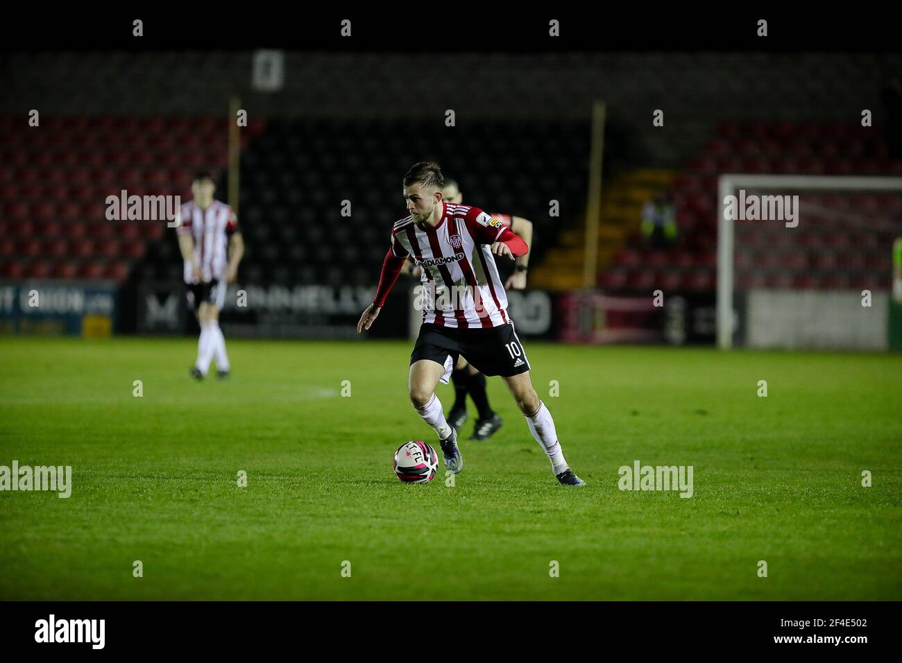 WILL PATCHING (Derry City) Während eines Airtricity League-Fixes zwischen Longford Town & Derry Stadt Stockfoto