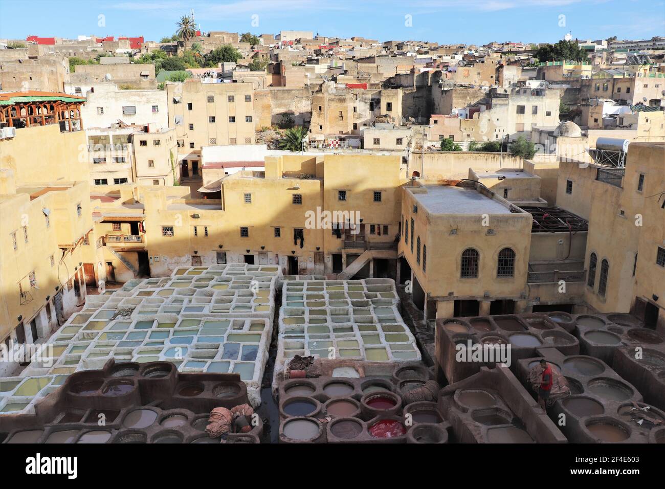 Die Lederwaren in der Medina von Fes, Marokko Stockfoto