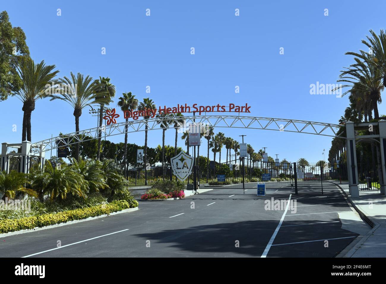 CARSON, KALIFORNIEN - 20 MAR 2021: Avalon Boulevard Eingang zum Dignity Health Sports Park, auf dem Campus der Cal State Dominguez Hills, Heimat des LA Stockfoto