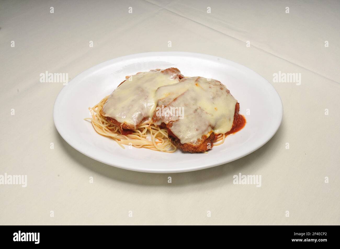Authentische italienische Küche, bekannt als Chicken Parmesan Stockfoto