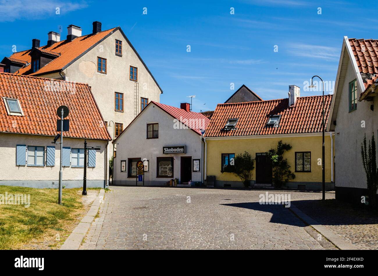Strandgatan in der Nähe von Kruttornet im Zentrum von Visby. Stockfoto